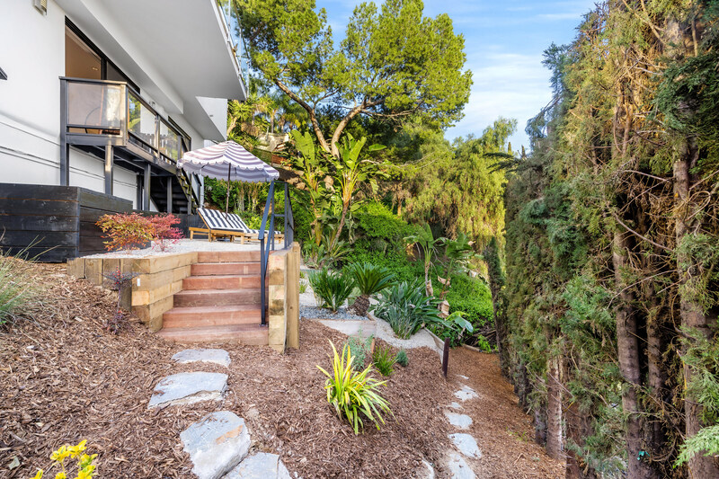 casa con hermoso patio lleno de plantas de venta en puebla